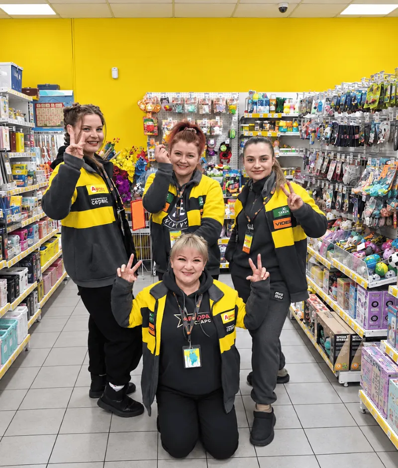 AuroraSTARS ambassadors at an Aurora store